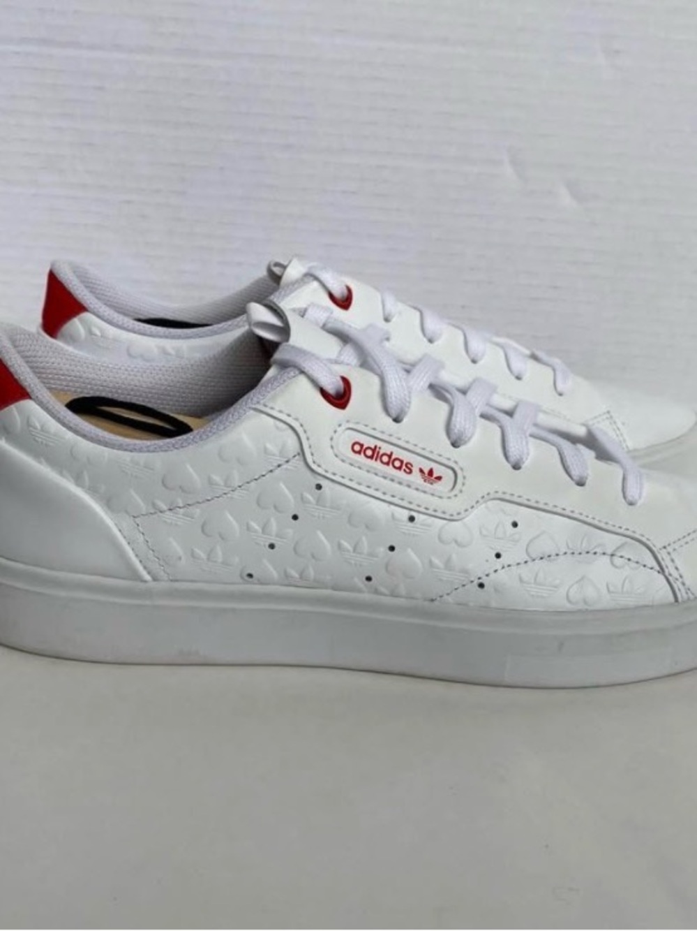 Adidas Sneakers Embossed Logo/Hearts FZ1829 Wht/Scarlet-Core Red Women’s Size 11